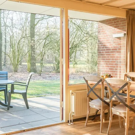 Cosy Bungalow with Microwave, in the Middle of de Maasduinen