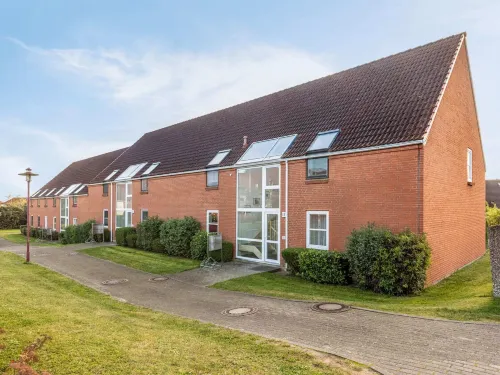 在波爾島附近的舒適公寓，近海灘