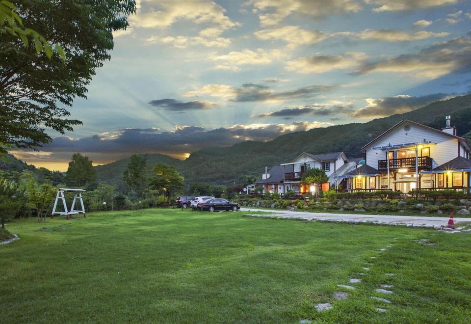 파프리카펜션옐로우의 목재 실내 인테리어