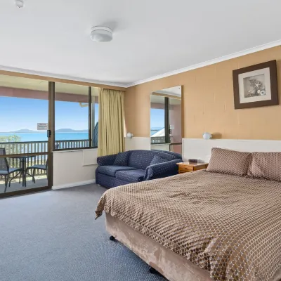 Swansea Motor Inn Tasmania Hotels near Kate's Berry Farm