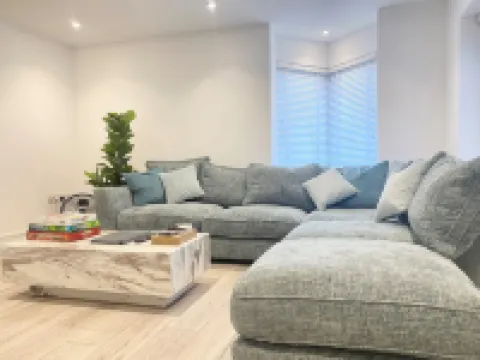 鷹旅館 鄰近Laurel and Hardy Museum的酒店