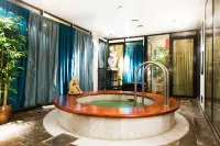 كوليكترز هوتل، إيلنيدو