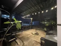 comfy crib hostel
