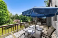 Bear Pass - Mountain View 4 Bedroom Home by RedAwning