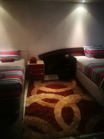 Naisar Sparkling White Apartment Отели в г. Джермистон