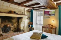 Logis Manoir de La Giraudière Hotels in Restigne