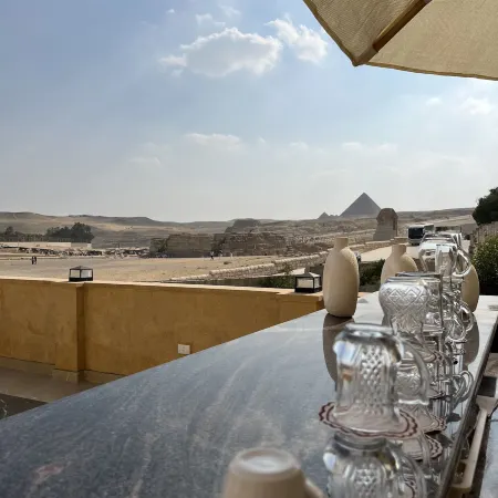 The Gate Hotel Front Pyramids & Sphinx View