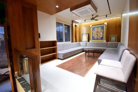 The Sky Imperial Hotel Sugam Отели рядом с достопримечательностью «View Point at Temple Wall»