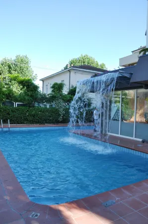 Hotel Carol Отели в г. Rivabella