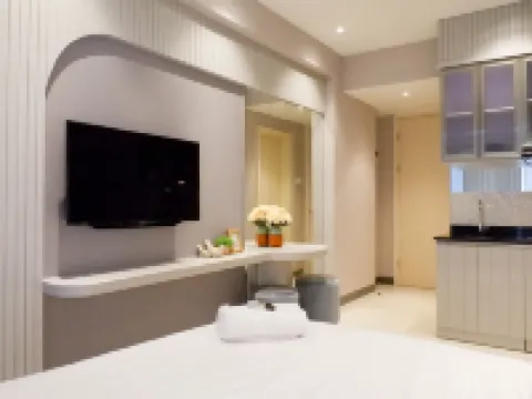 Grand Luxurious and Spacious Studio at Benson Supermall Mansion Apartment Hotels in Sambikerep