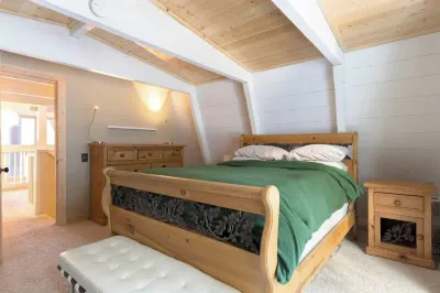 Zephyr by AvantStay Stylish Modified A Frame w Access to Tahoe Donner