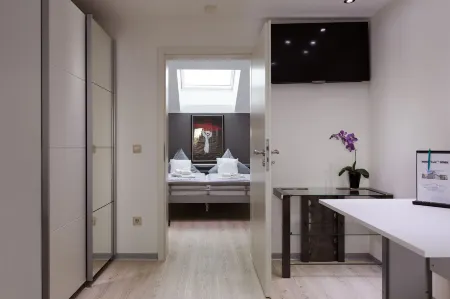 Hotel Rühen, 24 Stunden Check in, Küche, Kostenfreie Parkplätze Отели в г. Нетгау