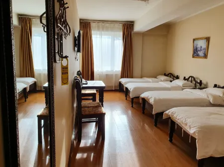 Land Hotel Отели рядом с достопримечательностью «Музей изобразительного искусства имени Дзанабадзара»