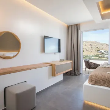 Lambis Studios & Apartments Отели рядом с достопримечательностью «Пляж Агиос-Павлос»