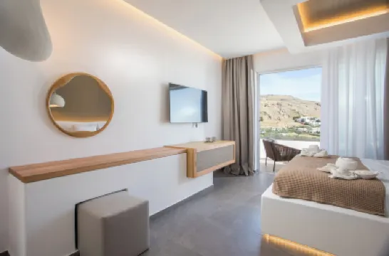 Lambis Studios & Apartments Hoteles cerca de Playa de Agios Pavlos