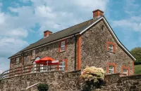 Luxury Farmhouse Sleeps 8 Hottub Brecon Beacons Hotels in Brecon