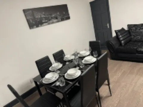 Stunning 4-Bed House in Leeds Close to Center