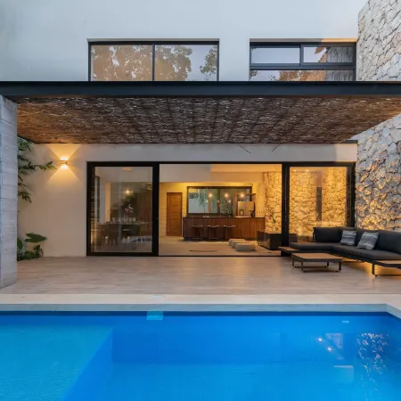 Twelve O’Clock Luxury Villas
