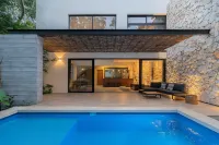 Twelve O’Clock Luxury Villas - Villas