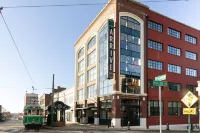 Arrive Memphis Hotels near Memphis Central Station