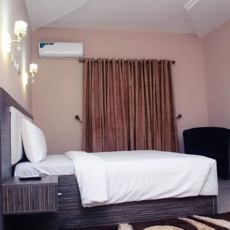 Mo-House Hotel and Event Center