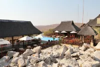 Epacha Game Lodge & Spa - ที่มีสระว่ายน้ำ