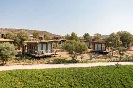 麗笙藍標度假村，塔加祖特灣沖浪村