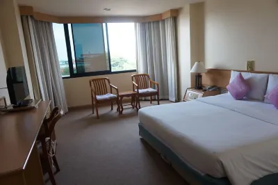 The Majestic Sakon Nakhon Hotel Các khách sạn gần Wat Choeng Doi Theppharat