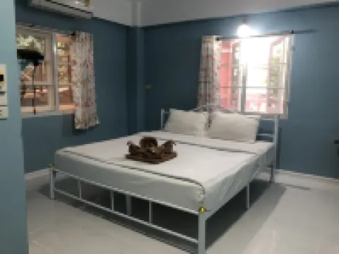 ปาริชาต เพลส โรงแรมในอำเภอ ปัว