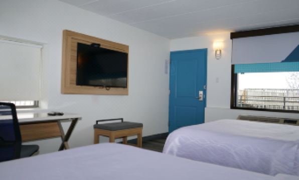 Airport Waterfront Inn