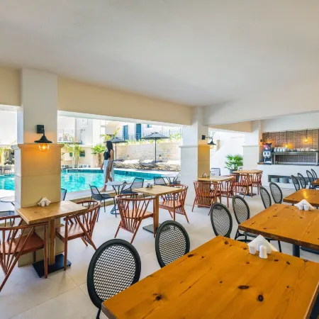 La Stella Suites