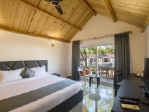 White Wood Resort by Stone Wood Hotels Hotels in Morjim