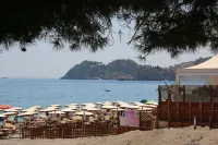 ChrisMare Hotel