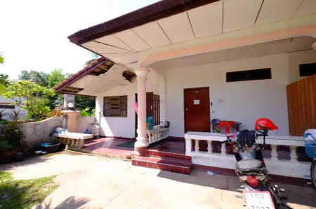 Paktraporn Resort Отели в г. That Phanom