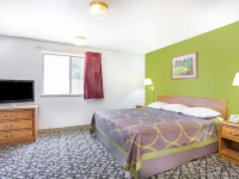 Super 8 by Wyndham Richmond/Broad Street Hotels in Dumbarton