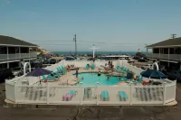 Sands by the Sea Motel - Pools