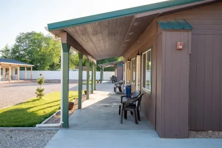 Hurricane Hideaway Lodging