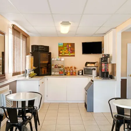 Knights Inn - Park Villa Motel, Midland