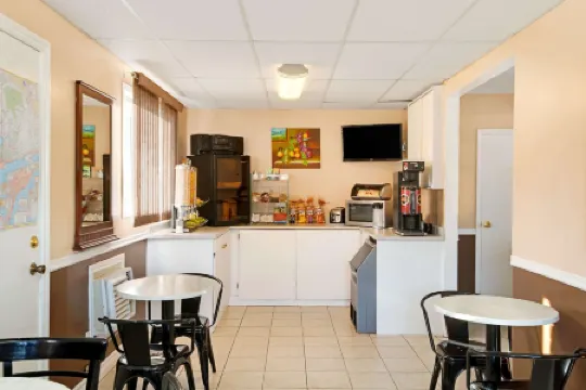 Knights Inn - Park Villa Motel, Midland