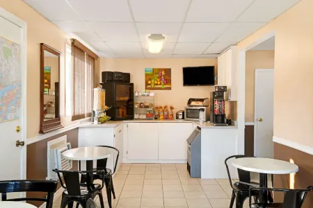 Knights Inn - Park Villa Motel, Midland