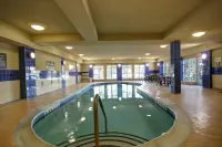 Homewood Suites by Hilton Burlington - piscina