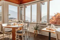 La Belle Vue Boutique Hotel & Café Hotels in Spiez