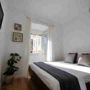 Apartment Flower Rooms