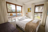 Laguna Grove Holiday Rentals Hotels in Knysna Central