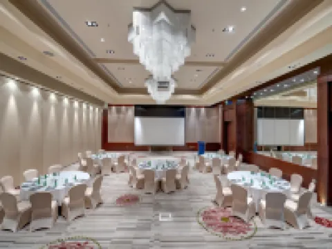 كراون بلازا الدقم فنادق في الدقم