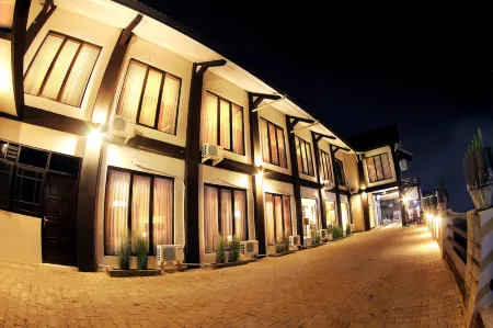 Puri Chorus Hotel