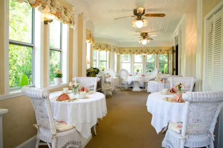 Albemarle Inn - Asheville Отели рядом с достопримечательностью «Chatlos Memorial Chapel»