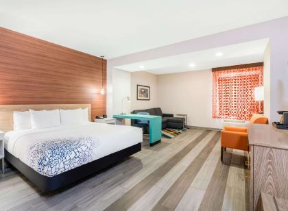 La Quinta Inn & Suites by Wyndham Oklahoma City Airport