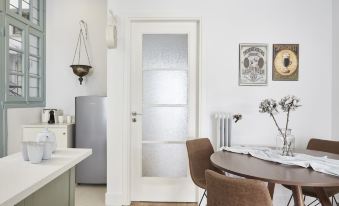 Luxury n Chic Athens Museum Apt