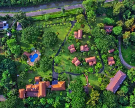 帕派鄉村小屋 薩科特山酒店